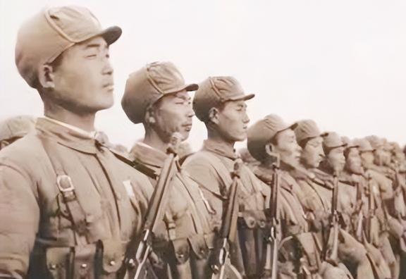 开云体育 开云平台新中国成立后淘汰了两个军种、六个兵种(图2)