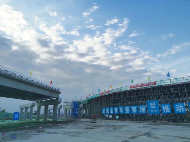 南通市人大代表通州团视察调研交通重点工程建设开云 开云体育平台(图2)