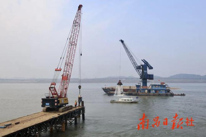“围江”解旱——赣江南昌段（西支）临时抬水围堰工程建设纪实开云 开云体育APP(图3)