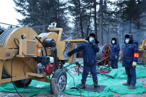 开云 开云体育平台伊春供电公司：强化现场安全管控 高效推进工程建设(图3)