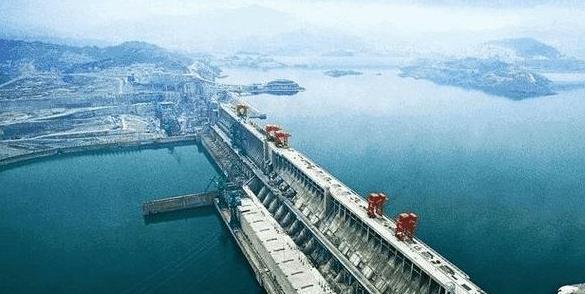 开云 开云体育官网中国这工程建设初期遭万人反对现每天入账1亿成本无法收回？(图3)