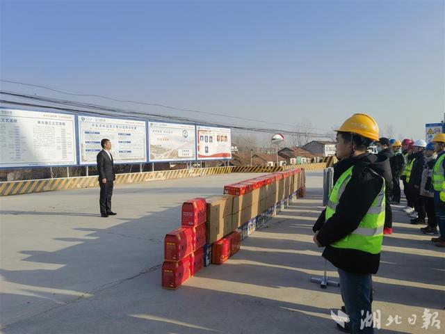 总超2开云体育 开云官网000亿元 湖北22个续建高速公路项目全部复工(图2)
