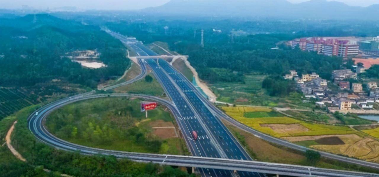 广东一条高速公路改扩建工程非常成功被立为