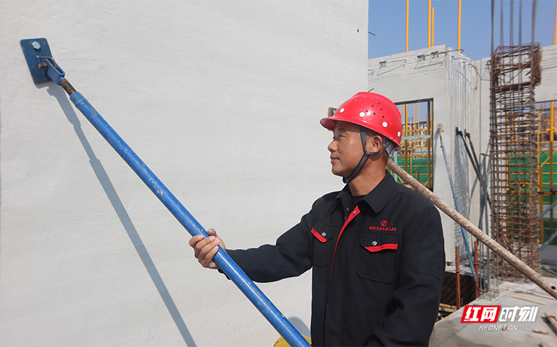 两会湘声｜殷翠平：加快建筑农民工向产业工