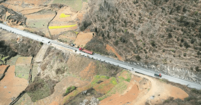 大方这条公路路面改造工程正式启动开云 开云体育(图2)