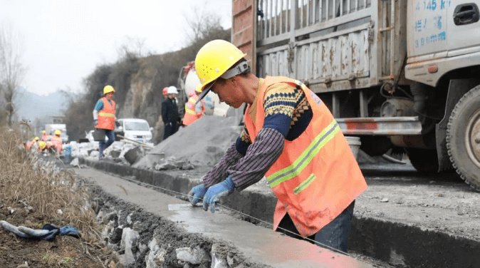 大方这条公路路面改造工程正式启动开云 开云体育(图3)