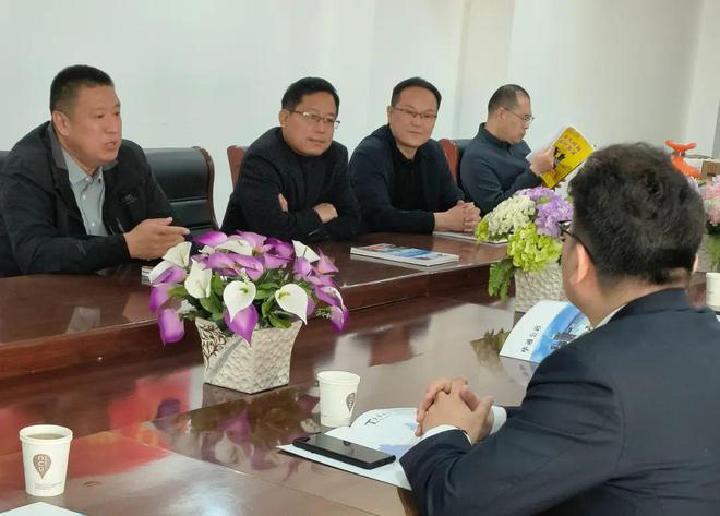 开云体育 开云官网名酒进名企 板城酒业走进邯郸市华通公路养护工程有限公司(图2)
