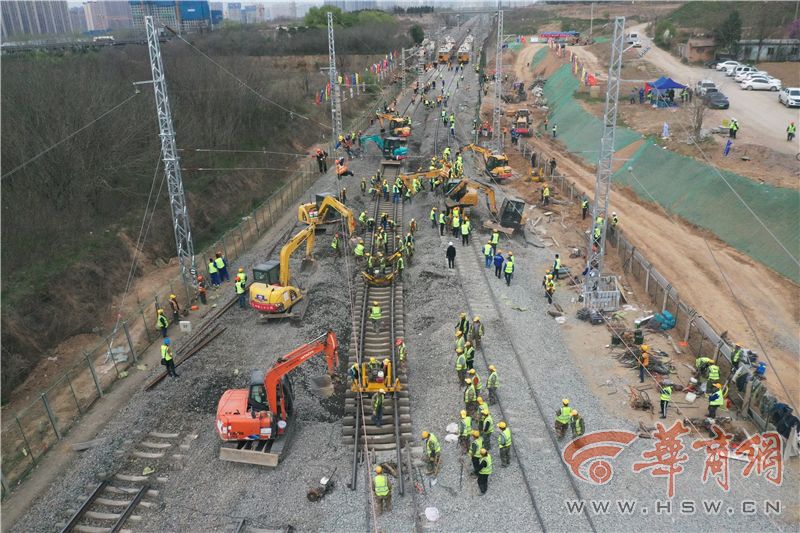 西安东站西康铁路便线顺利开通 开云体育 开云平台东站枢纽工程进入全面建设新阶段(图2)