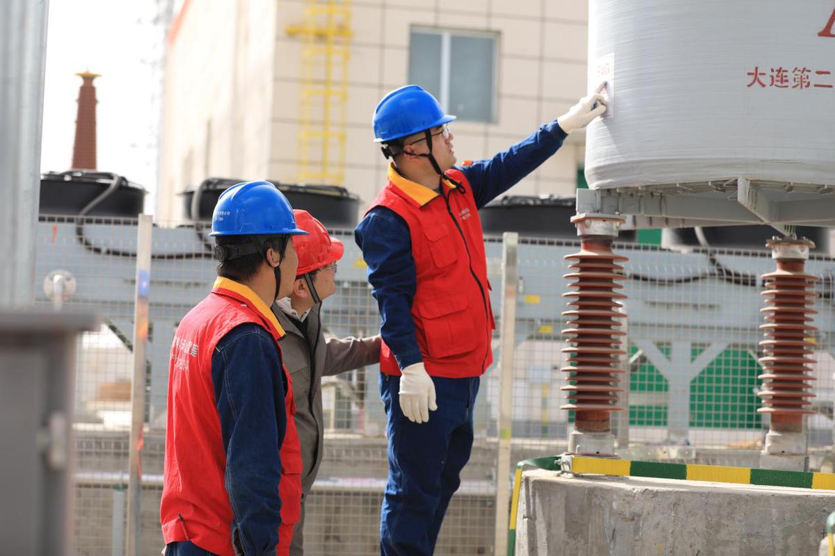 发挥电网优势 服务新疆八大产业集开云 开