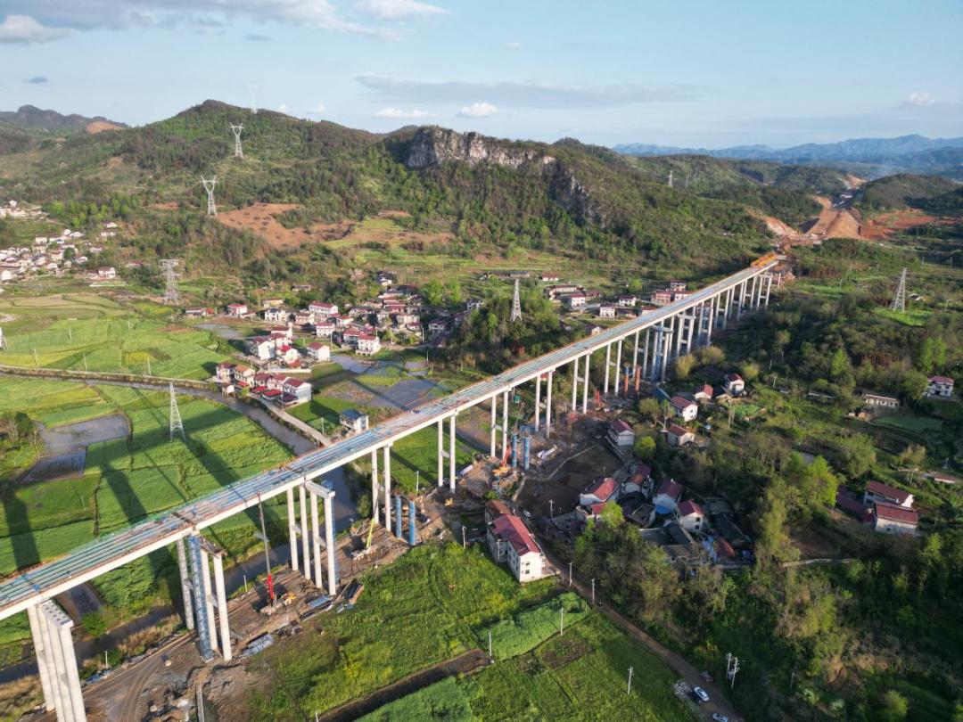 聚焦重点项开云 开云体育官网目 沅辰高速