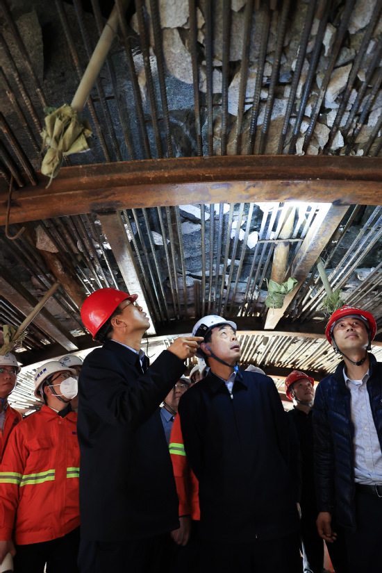 冯夏庭到重大铁路开云 开云体育隧道工程建