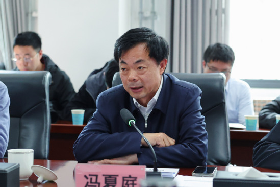 冯夏庭到重大铁路开云 开云体育隧道工程建设现场调研(图2) 冯夏庭到重大铁路开云 开云体育隧道工程建设现场调研(图2)