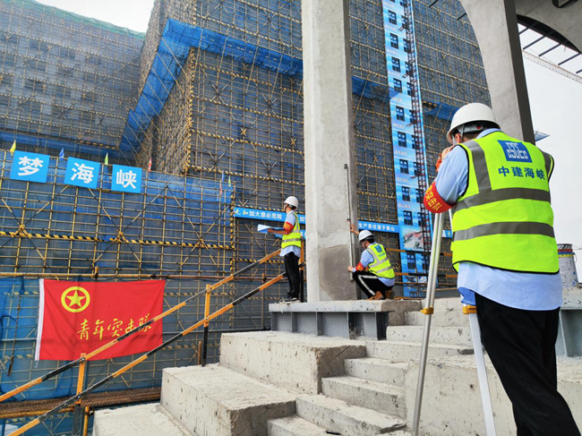 中开云 开云体育平台建海峡：“五一”奋战不停歇重点工程建设忙(图2)