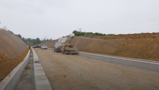 开云体育 开云官网力争五月底通车！贵安新区S210马场至平寨道路工程项目最新进展→(图2)