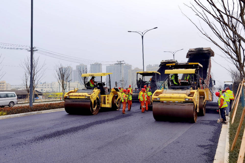 龙瑞公路路开云 开云体育面工程全线贯通(图3)