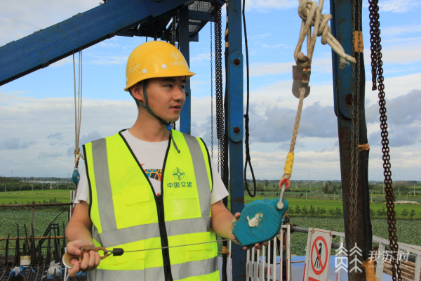 别样中秋一样情！建兴高速公路盐城段工程建开云体育 kaiyun.com 官网入口设者“速写”(图2)