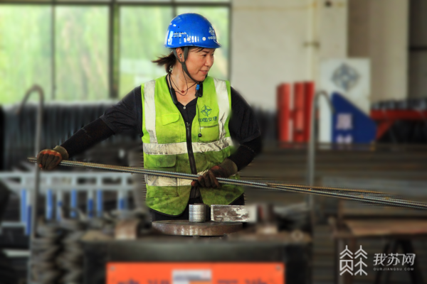 别样中秋一样情！建兴高速公路盐城段工程建开云体育 kaiyun.com 官网入口设者“速写”(图3)