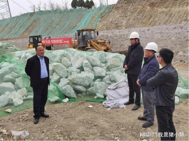 开云APP 开云官网入口掐指头 打算盘按小时推进公路工程项目进展(图2)