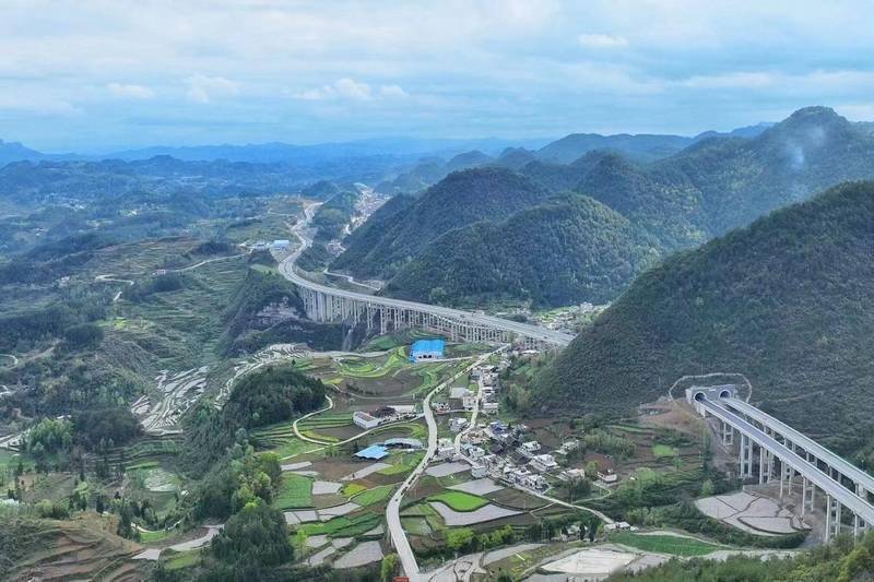 开云体育 开云平台德余高速公路建设吹响“