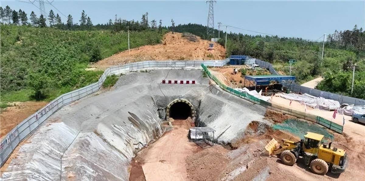 安徽池州市年运输6000万吨年骨料廊道项目即将建成Kaiyun 开云(图2) 安徽池州市年运输6000万吨年骨料廊道项目即将建成Kaiyun 开云(图2)