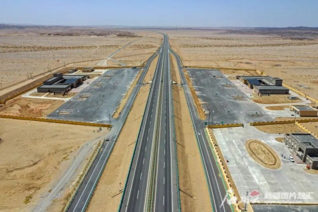 新疆开云 开云体育这两条在建高速公路有新