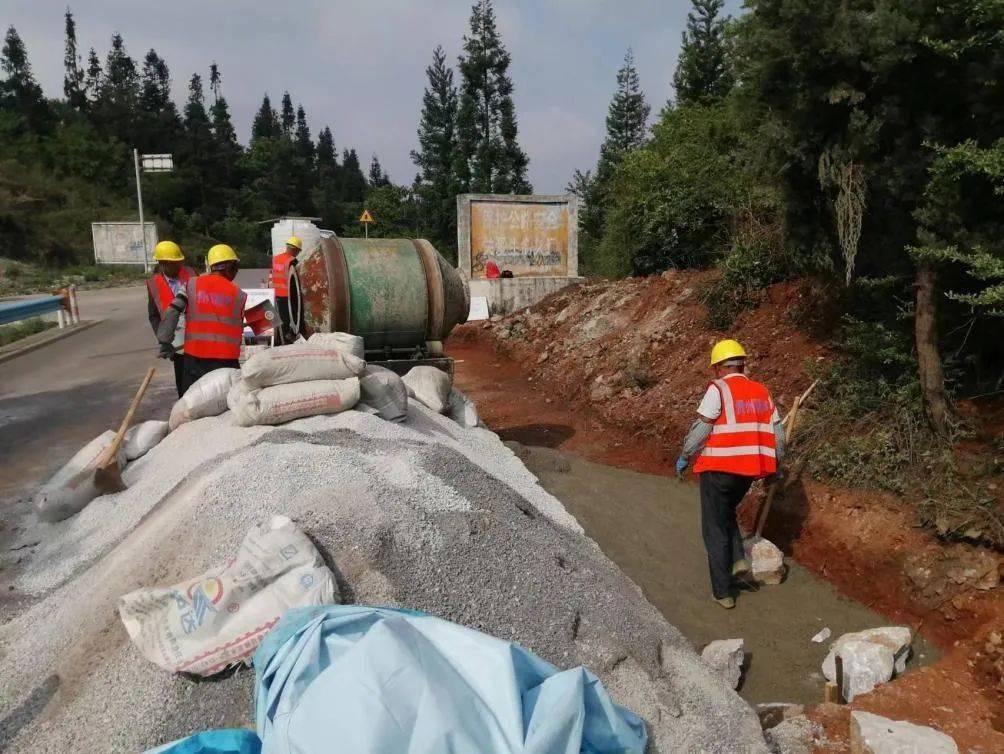 【盘州发布】盘州一条公路改扩建开云体育 开云平台工程开工！(图2)