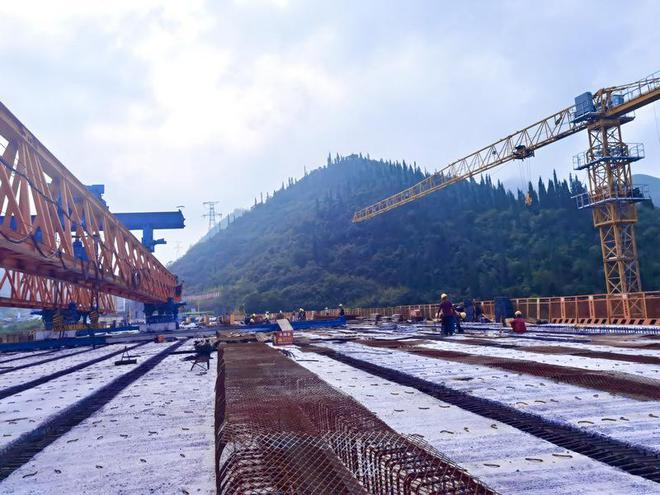 工行兴义分行：投放2．47亿元支持大桥建设 助力打Kaiyun 开云体育造多元“交通圈”(图3)