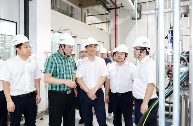开云体育 Kaiyun.com 官网入口刘锋在昌江区调研工业项目建设进展(图2)
