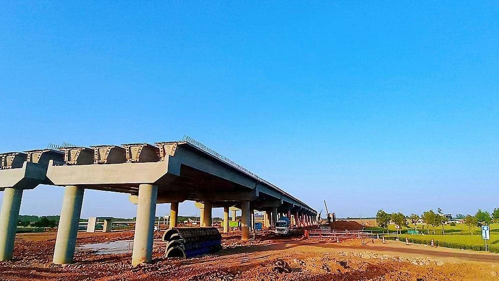 “五一”假期不停工 Kaiyun 开云沈遂高速建设忙(图5)