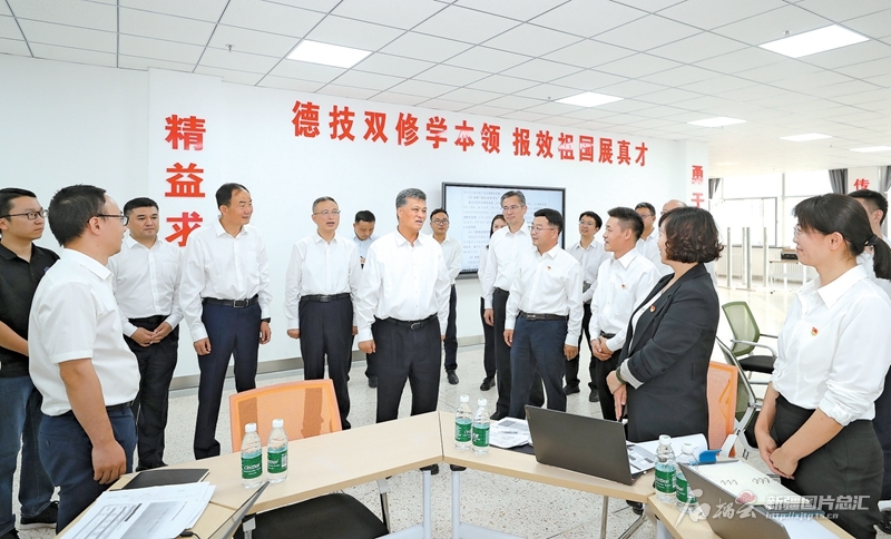 馬興瑞教師節前深开云 开云体育官网入學校