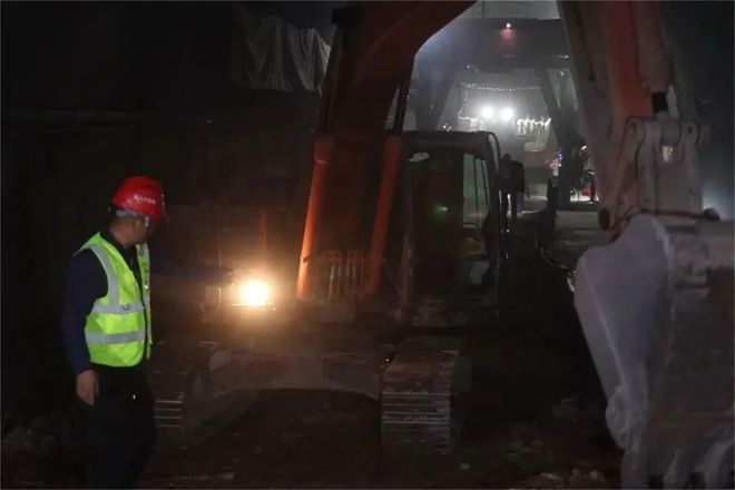 G30连霍高开云 开云体育平台速公路什川互通连接线控制性工程沙湾隧道顺利贯通(图3)