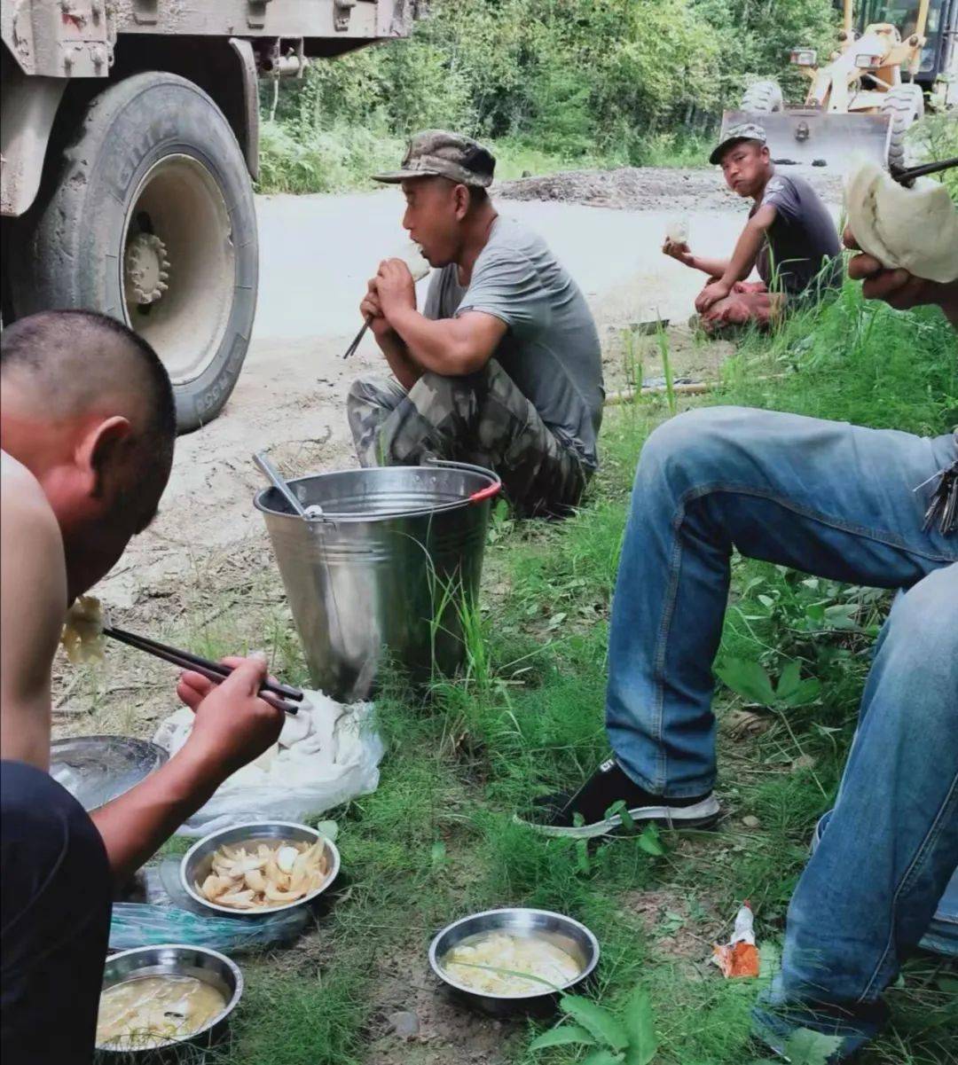 【民生】第二工程处：逊伊公路建设项目主体工程竣工开云 开云体育平台(图3)