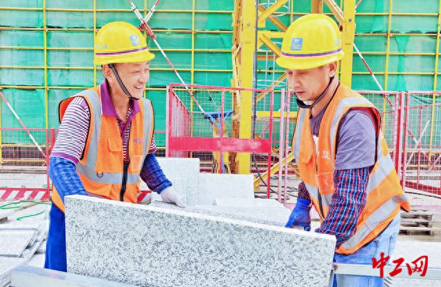 安徽：近万名建设者坚守施工一线重点安居工程建设“不打烊”Kaiyun 开云(图2)