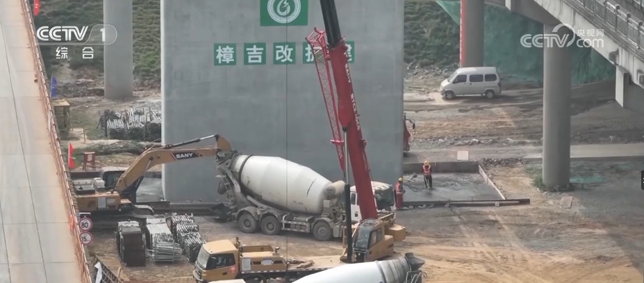 开云APP 开云官网入口致敬奋斗者！建设者奋战一线 护航重点工程建设(图6)