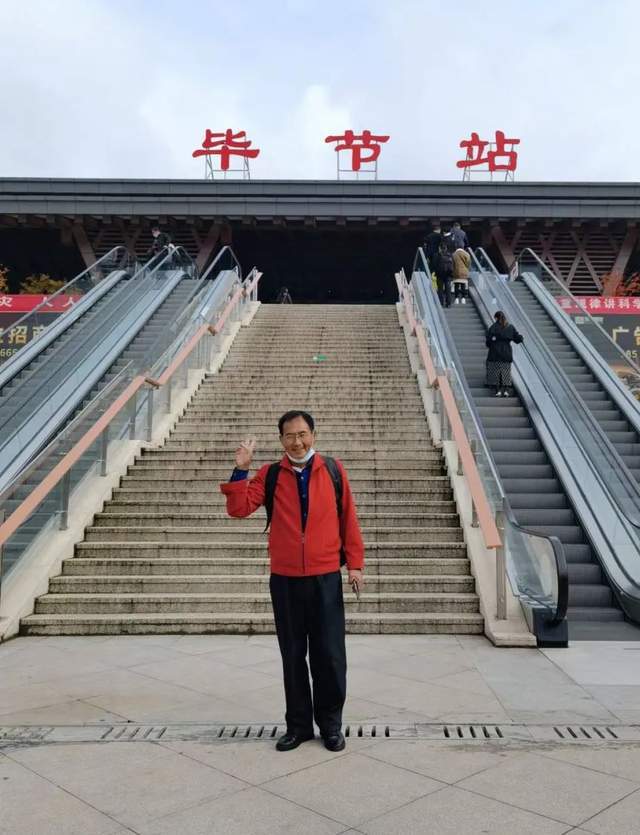 开云体育 开云官网这部红色文献犹如一道绚丽的光辉照耀继续建设西藏的人们(图4)