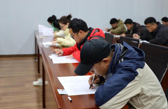 江苏徐州东部绕越高速公开云体育 Kaiyun.com 官网入口路项目办组织 路面工程专业知识考试(图2)