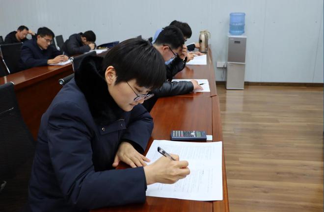 江苏徐州东部绕越高速公开云体育 Kaiyun.com 官网入口路项目办组织 路面工程专业知识考试(图3)