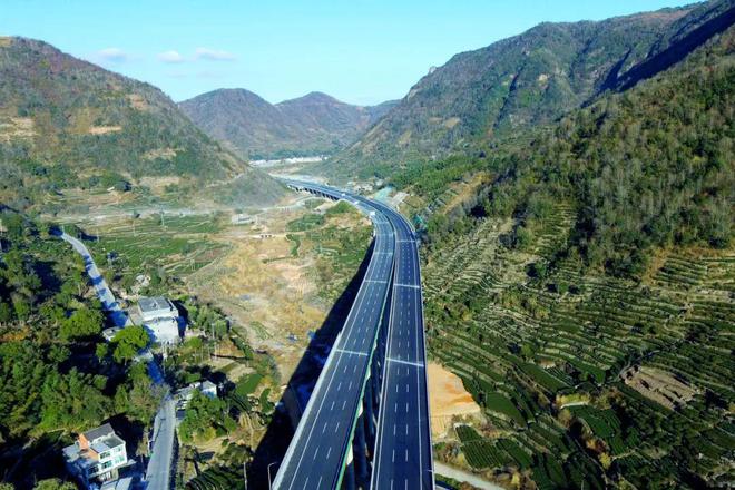 开云体育 开云官网五子登科！中铁十七局再获全国公路建设最高奖(图2)