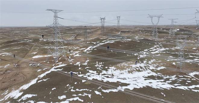 青海“沙戈荒”大基地建设项目750千伏红旗输变电工开云体育 Kaiyun.com 官网入口程投运(图2)