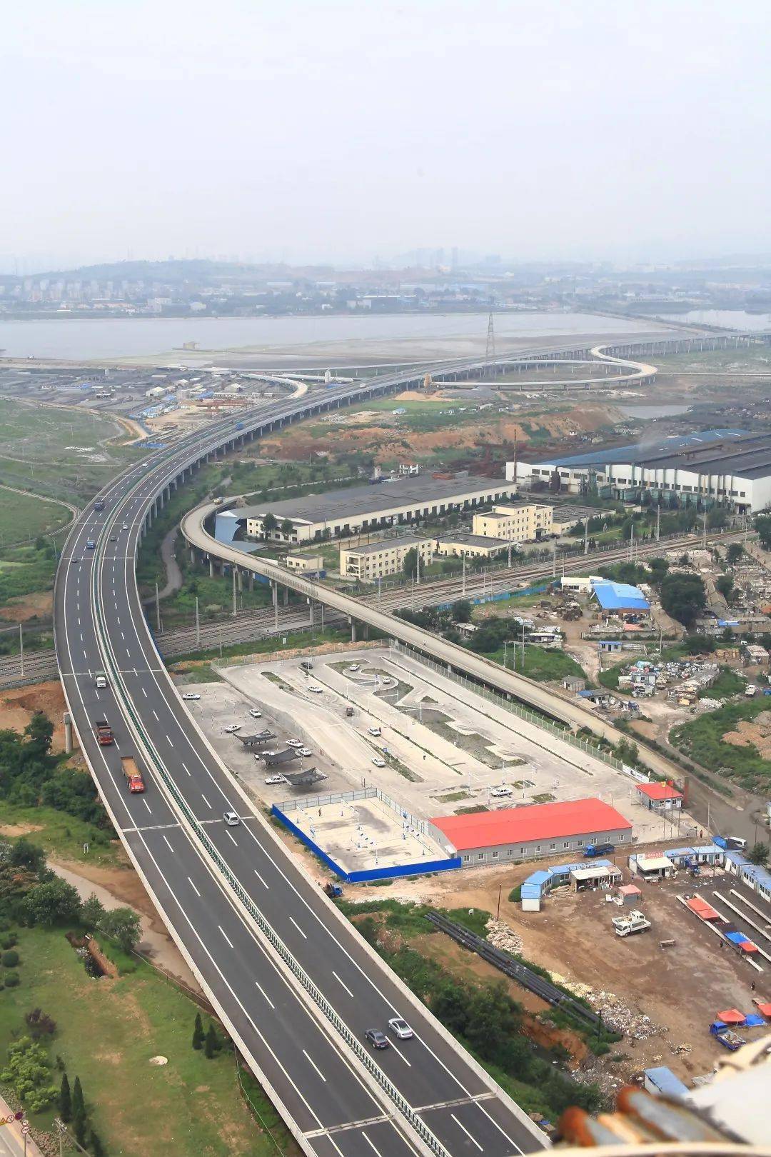 开云体育 开云平台务实重干砥砺前行 二公司全力打造公路施工品牌优势(图4)